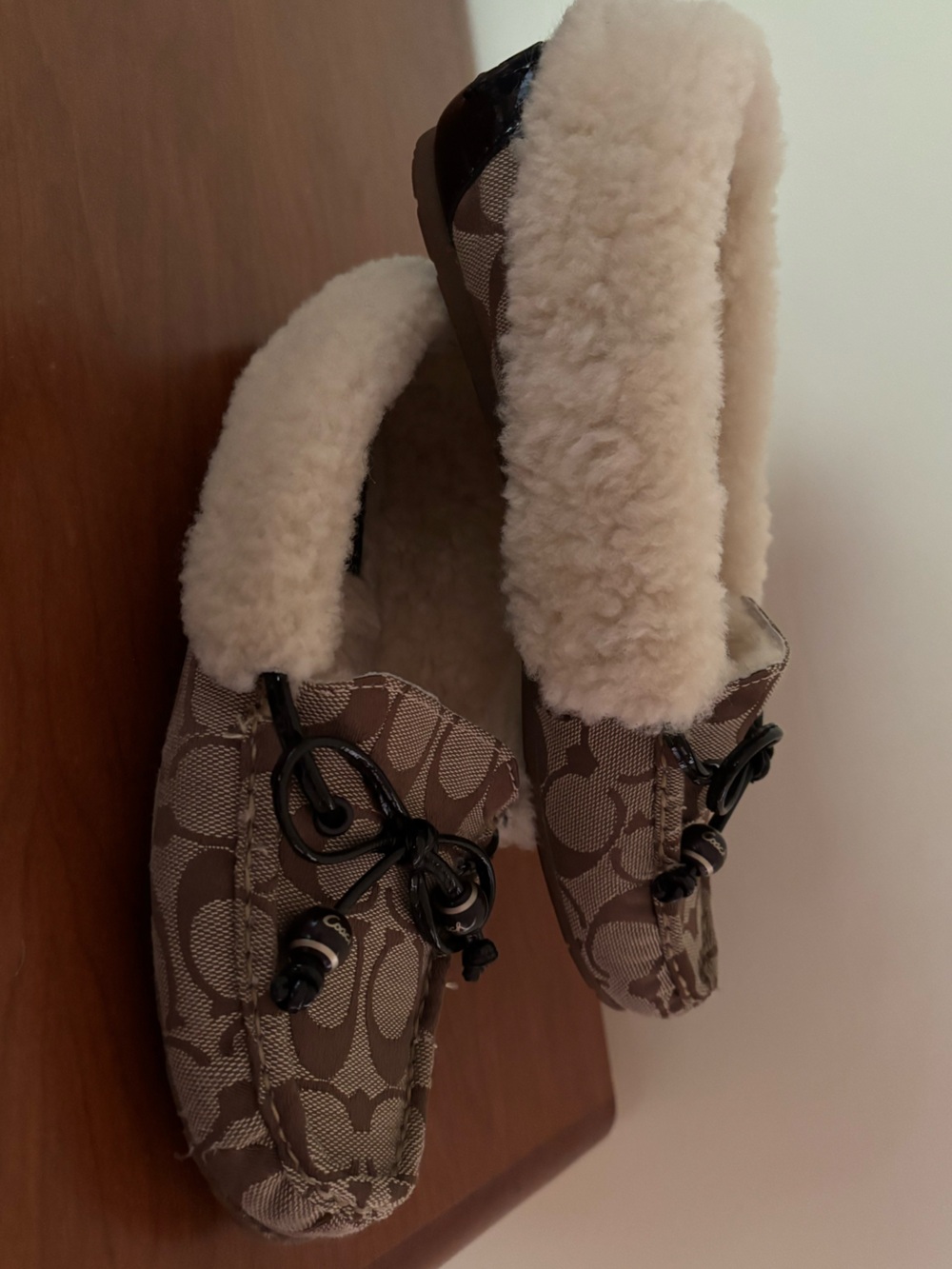 NWOT Coach Signature Y2K Cream Shearling-Lined Moccasins Loafers Size 8B